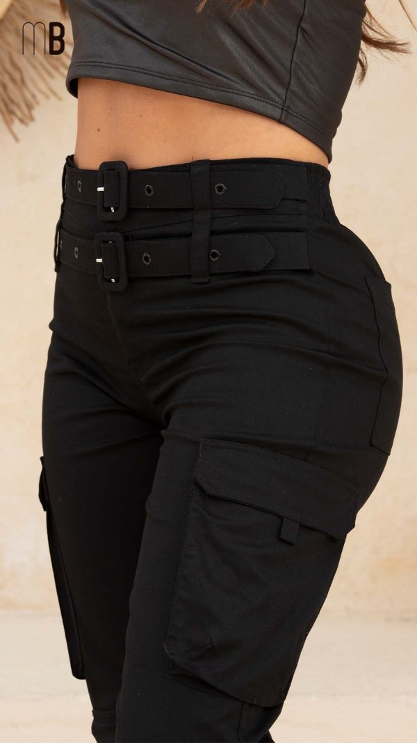 Pantalón en dril tipo cargo full bolsillos - Image 2